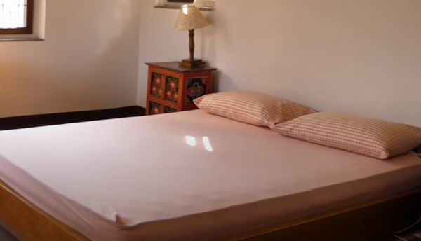 how to keep fitted sheet tight